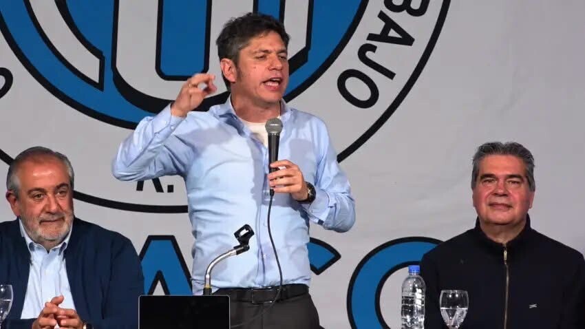 El gobernador de la provincia de Buenos Aires, Axel Kicillof, desarrolló hoy miércoles 19 de agosto de 2026 una intensa agenda de carácter político, sindical, empresarial y académico en la provincia de Chaco.
