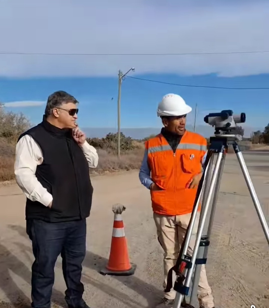 Con aportes propios, el municipio de 25 de Mayo ya comenzó a trabajar en la obra de pavimentación en una de las calles principales del departamento.