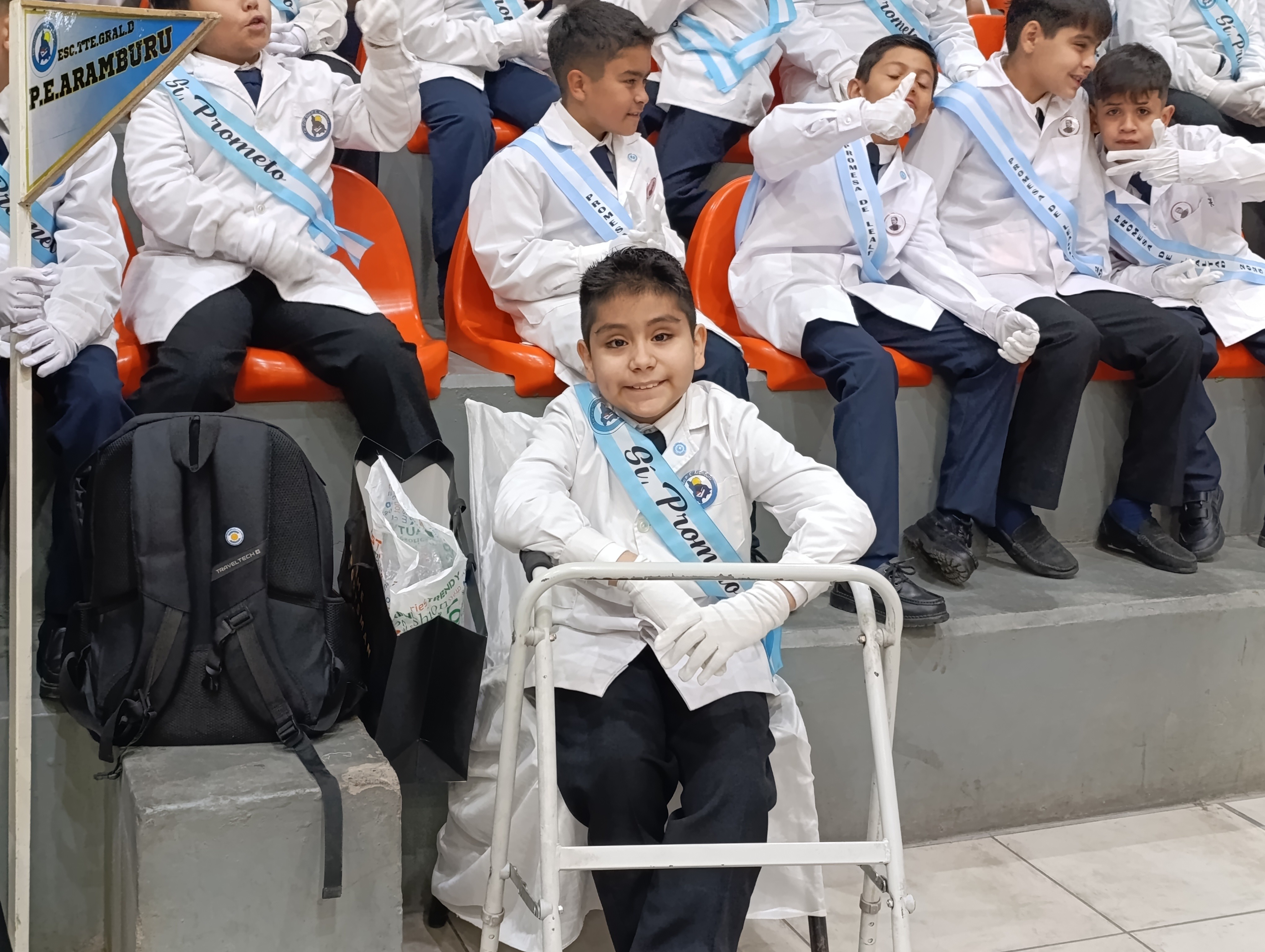Bajo el lema «Uniendo Promesas 2025»,más de 700 estudiantes de cuarto grado participaron del emotivo acto de Promesa de Lealtad a la Bandera Argentina organizado por la Municipalidad en el Complejo La Superiora.