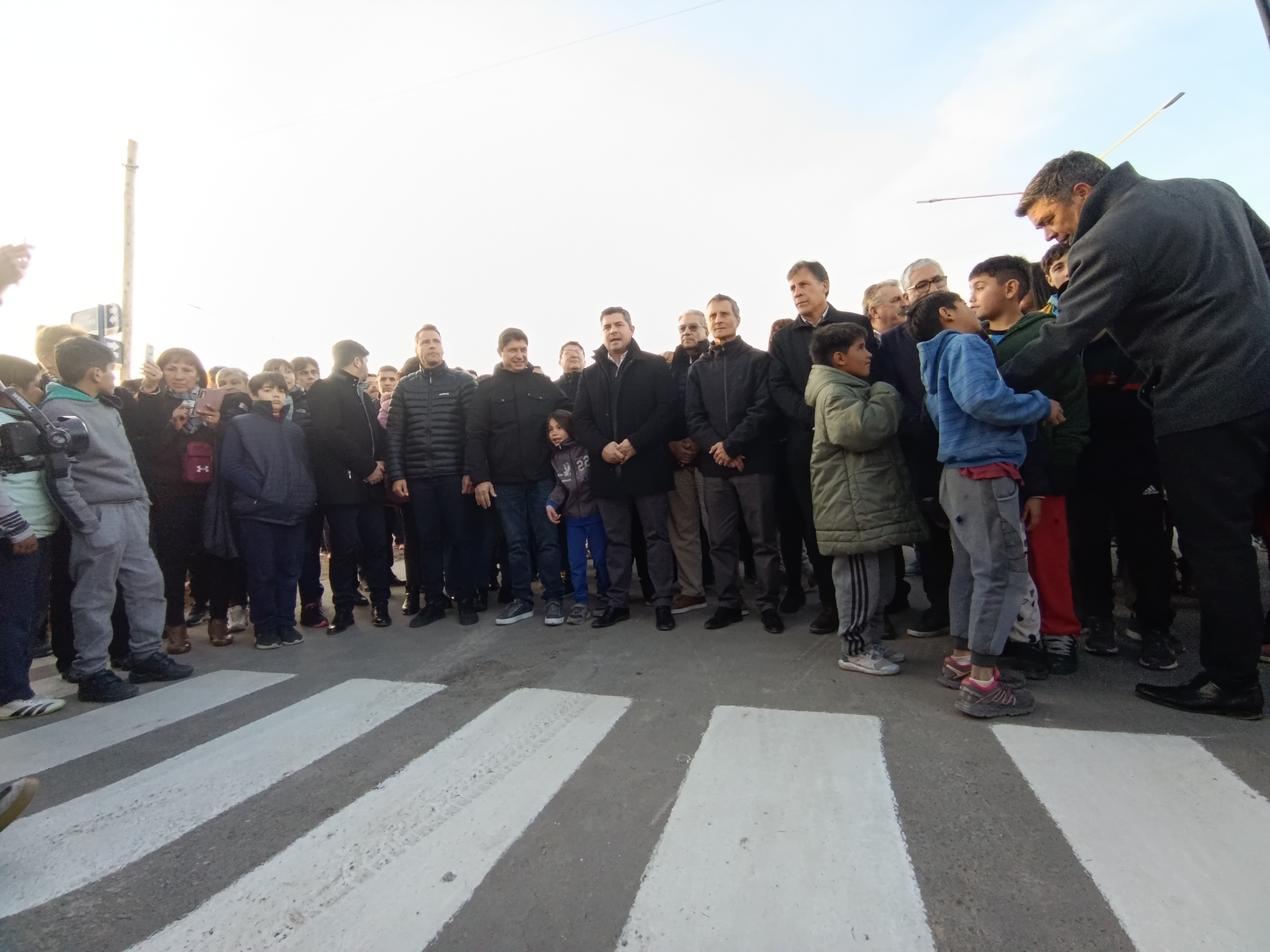 El gobernador de San Juan,Marcelo Orrego dejo concretada nuevas obras de pavimentación  que transformaran la vida en los barrios santaluceños.