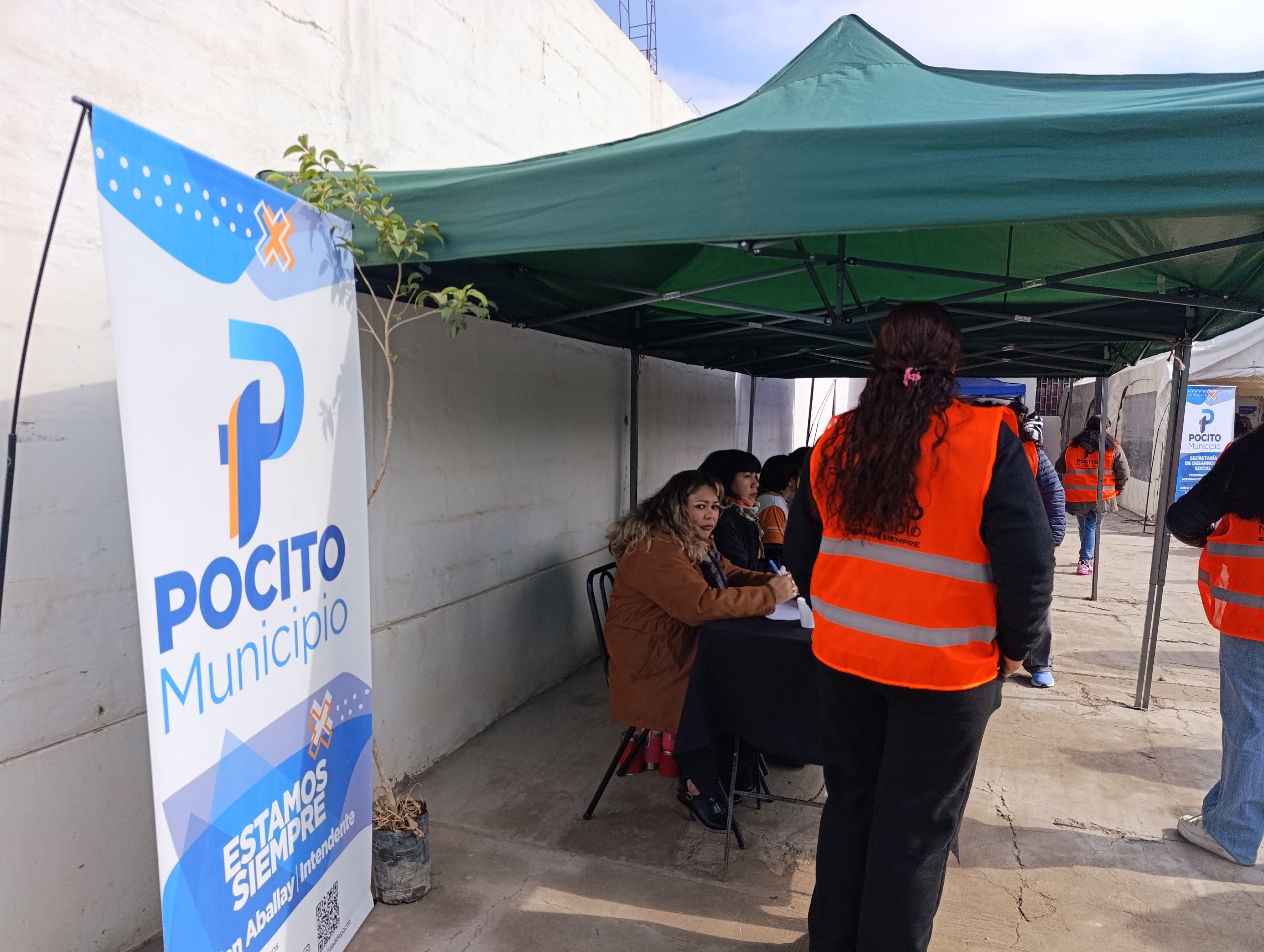 En un nuevo Abordaje Integral Comunitario el intendente de Pocito, Fabián Aballay destaco que esto permite poder acercarse al vecino no solo con prestaciones de la municipalidad sino también el poder escucharlos personalmente.