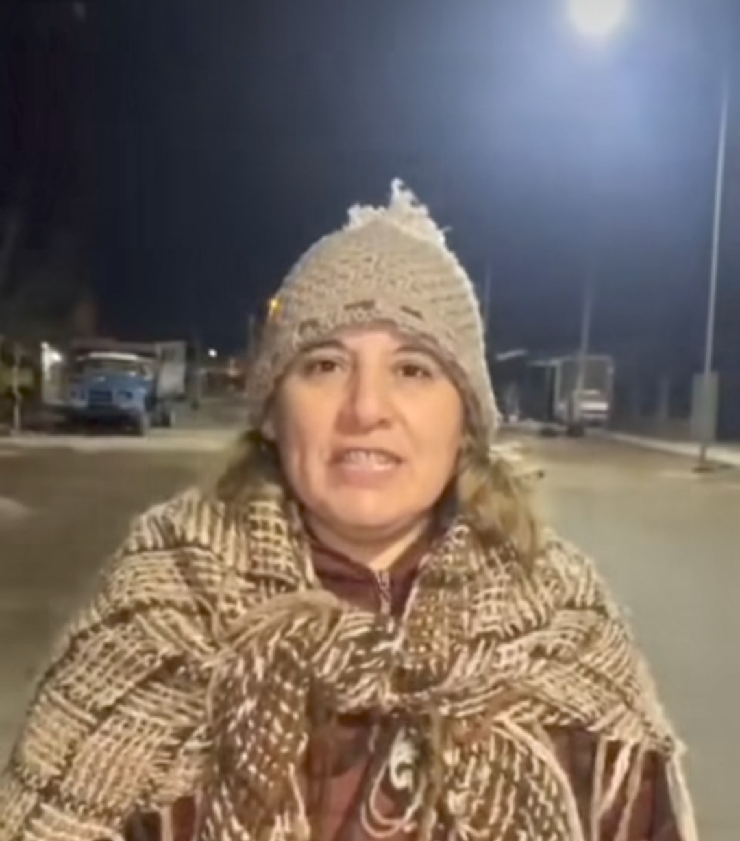 Antes de su inauguración ,la intendenta de San Martin,Analia Becerra, participó de la prueba de la nueva iluminación en la Villa Hilario Elorza