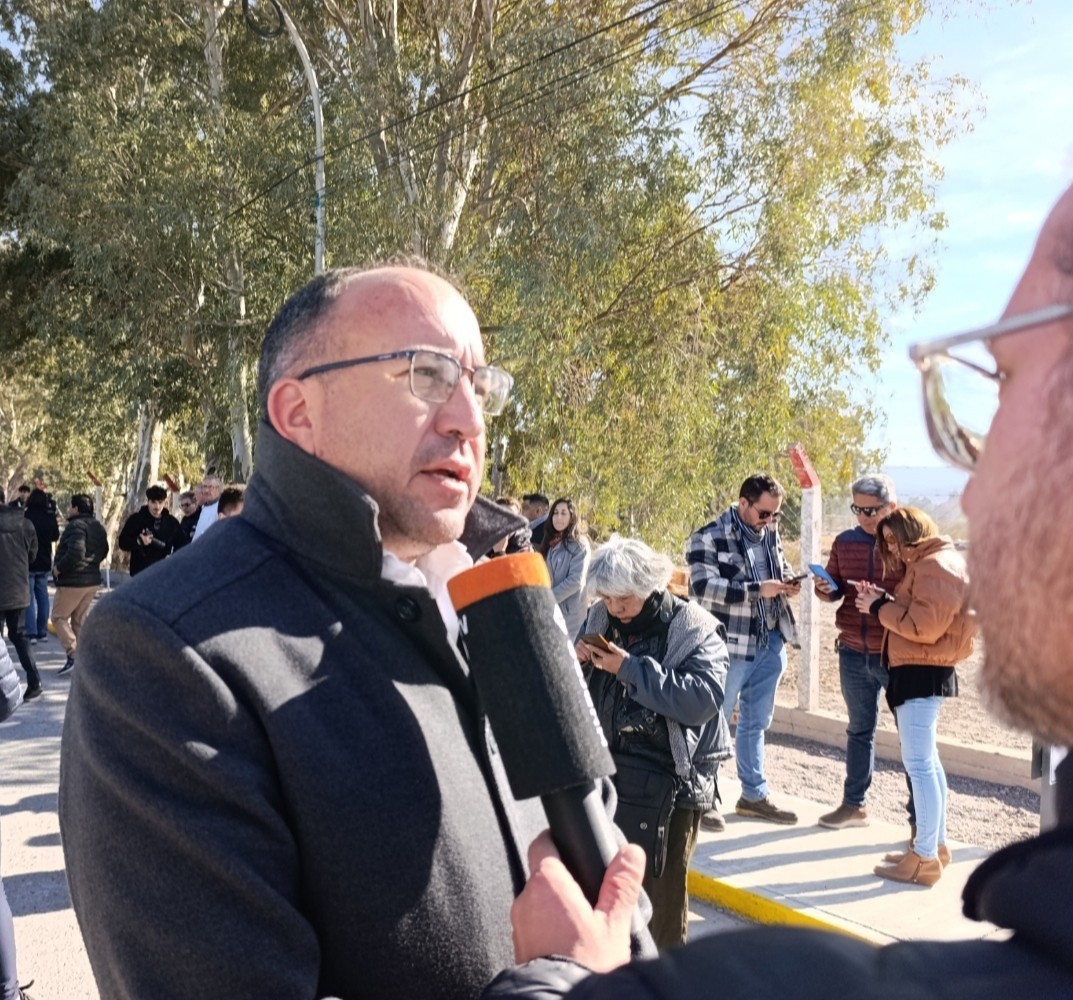 El intendente de Rivadavia,Sergio Miodowsky,a modo personal, celebró la incorporación del Bloquismo al frente que armo el gobernador Marcelo Orrego.