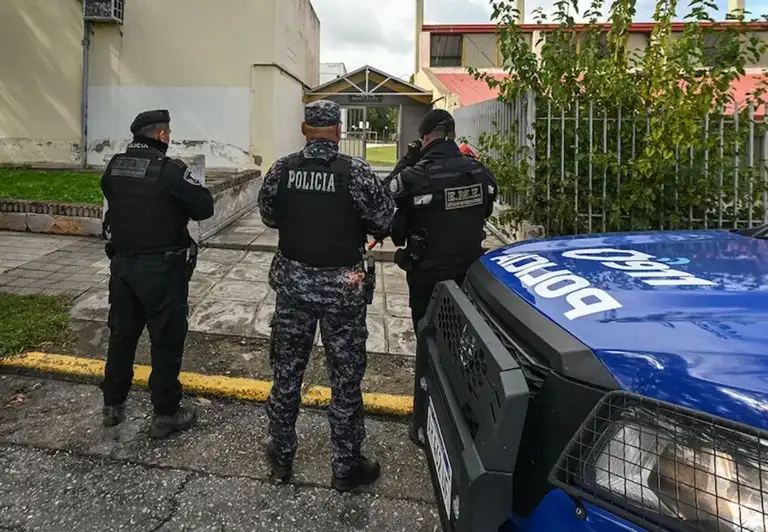 LAS AMENAZAS DE TIROTEO EN LAS ESCUELAS DEL PAÍS ENCENDIERON LAS ALARMAS. YA HAY ADOLESCENTES IMPUTADOS.