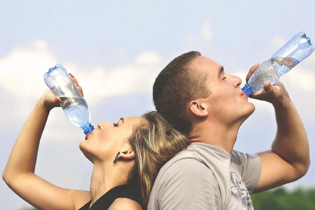 INSTITUCIONAL CALOR EXTREMO TOMANDO AGUA.jpg