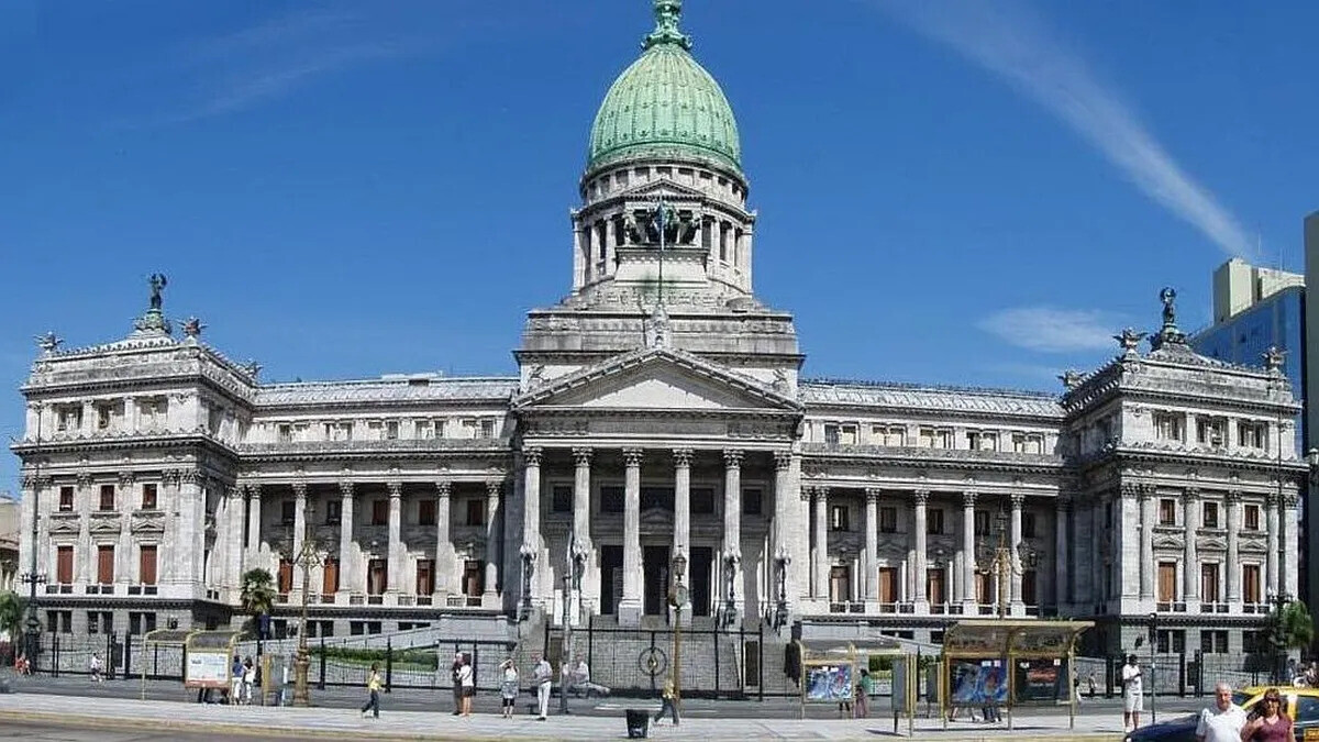 ¡Este tipo pisotea todo..!! ¿Los que pueden pararlo no hacen nada..?? Sin pasar por el Congreso Milei autorizó por decreto el ingreso de tropas extranjeras para realizar ejercicios militares