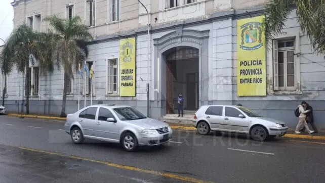 INSTITUCIONAL POLICIA DEPARTAMENTAL PARANA.jpg ¡Escándalo..!! Allanaron la Jefatura Central de la Policía y la Departamental Paraná: detuvieron al subcomisario Rosatelli