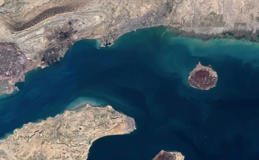 INTERNACIONALES IRAK ISLA DE LARAK.jpg «El que siembra tormentas cosecha tempestades..» Por eso la Guardia Revolucionaria de Irán dijo que Estados Unidos atacó la isla de Larak y amenazó con responder: “El agresor será castigado”
