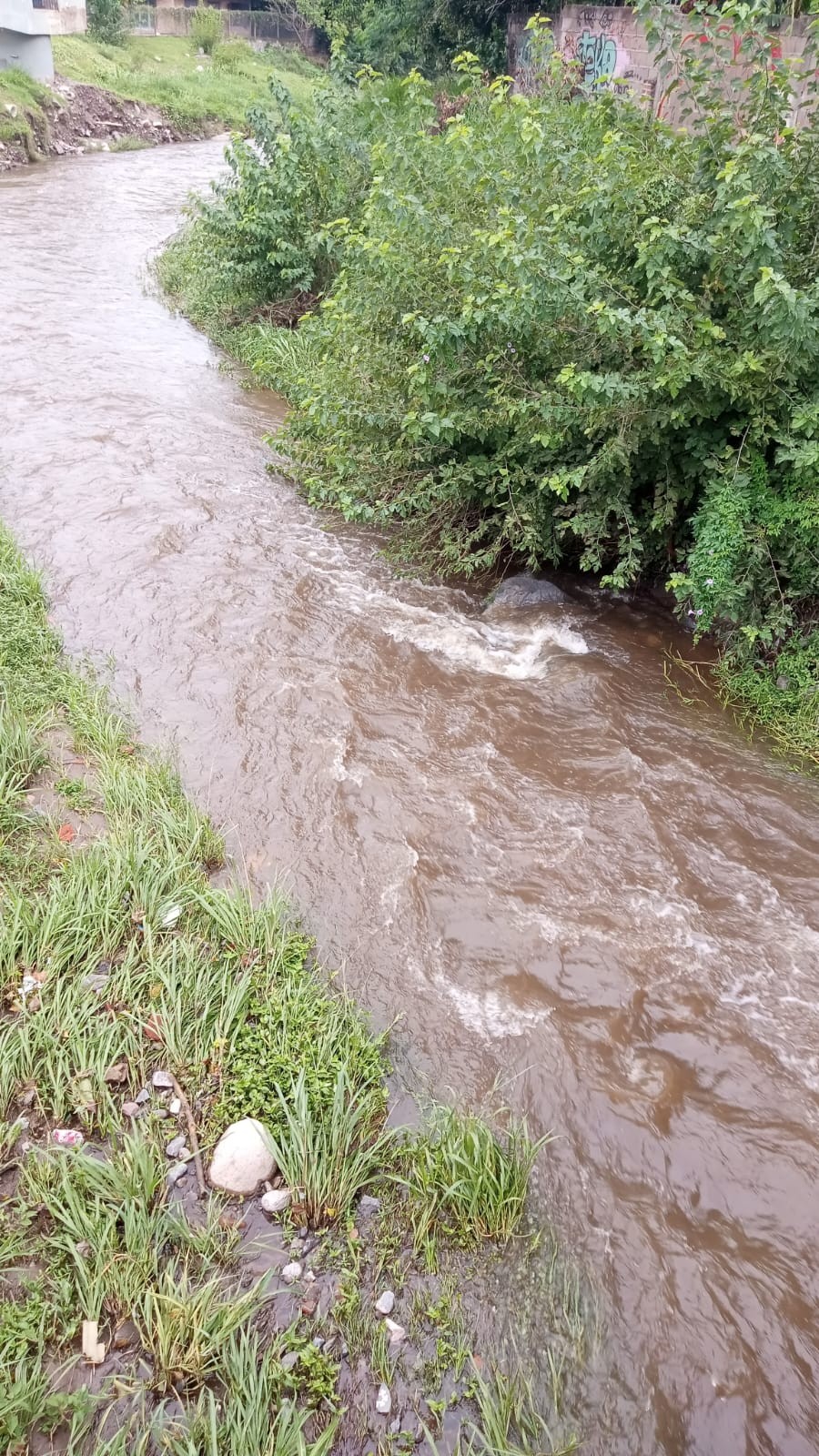 Tormenta en Sierras Chicas causa daños y cierres de vados