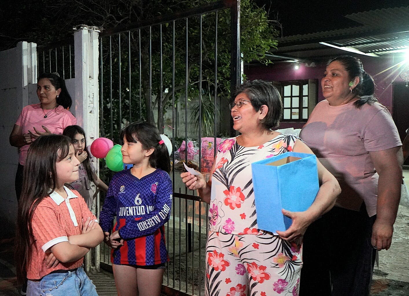 Vecinas del barrio Aspirantes fueron agasajadas por el “Día de la Madre” Vecinas del barrio Aspirantes fueron agasajadas por el “Día de la Madre”