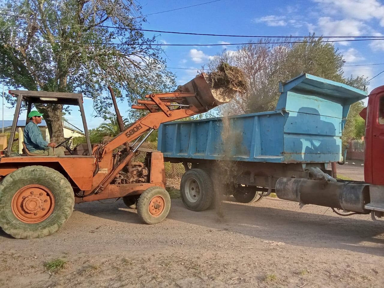 Se realizaron trabajos de acondicionamiento en los barrios Misqui Mayu, San Carlos y Parque Industrial Se realizaron trabajos de acondicionamiento en los barrios Misqui Mayu, San Carlos y Parque Industrial