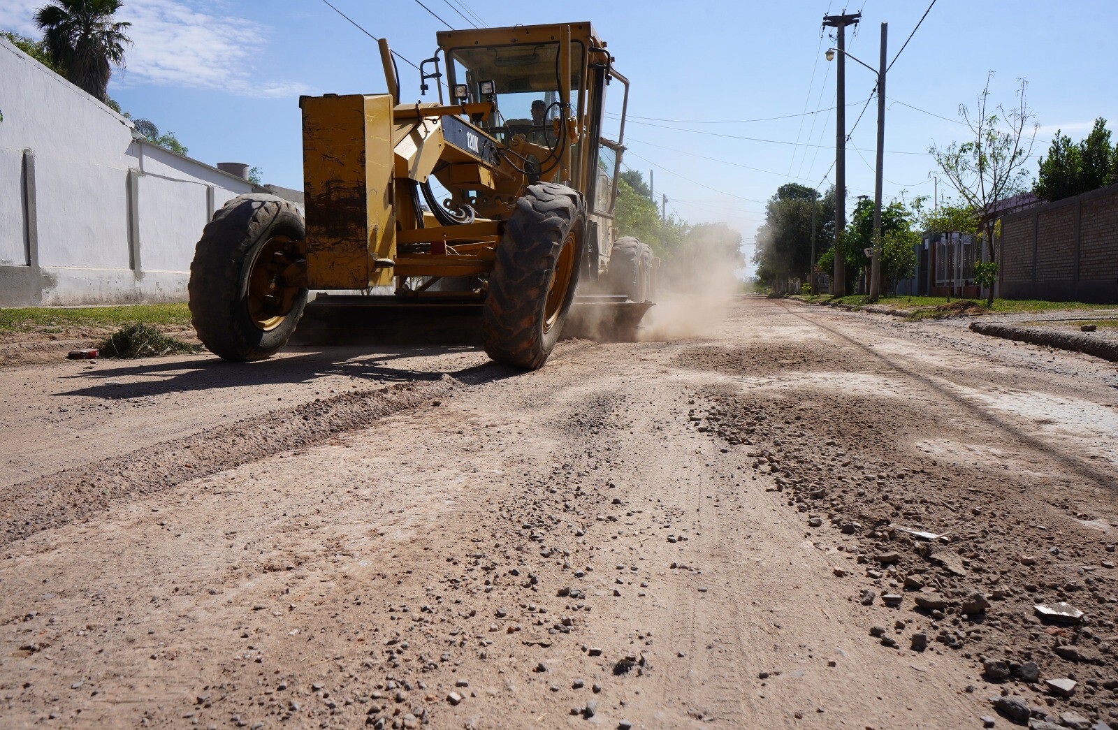 Imagen de WhatsApp 2025-11-03 a las 13.08.16_2ad8224f.jpg La Municipalidad de La Banda realiza trabajos de mantenimiento en el barrio San Carlos