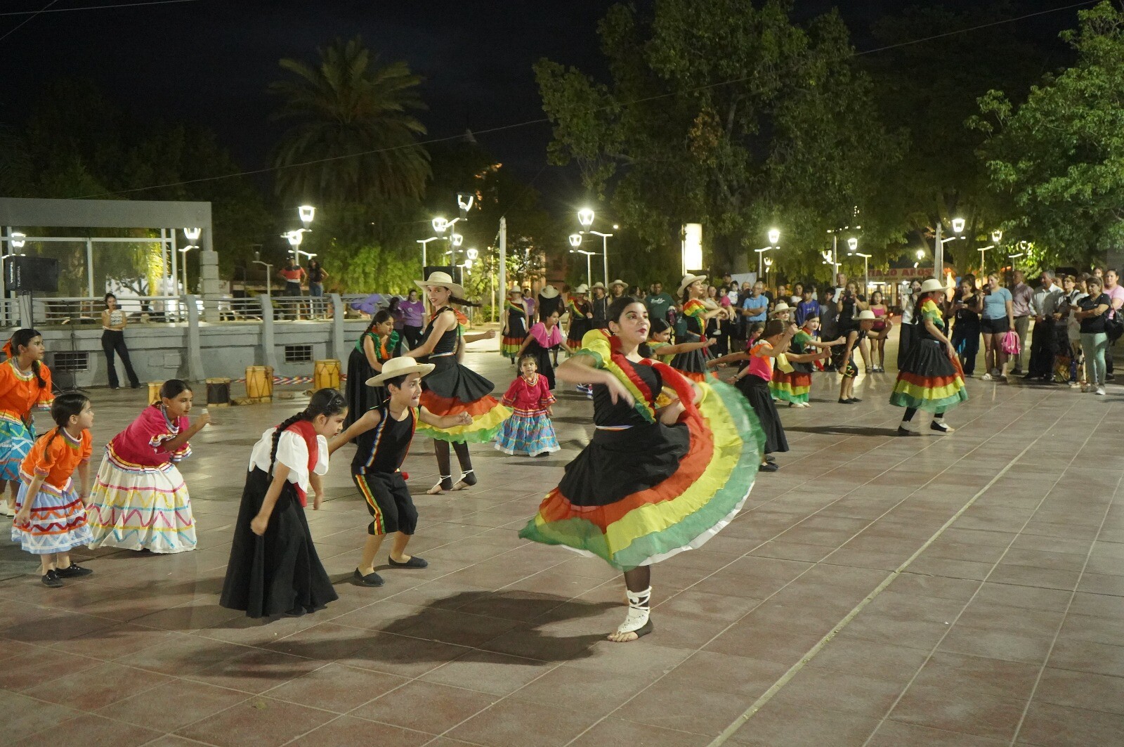 Se realizó con éxito la intervención artística urbana “Voces que no callan”