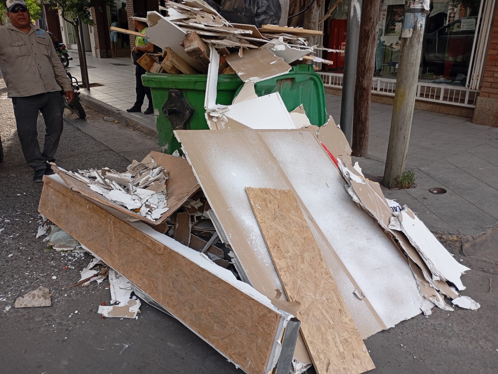 El municipio recuerda el uso correcto de los contenedores de basura