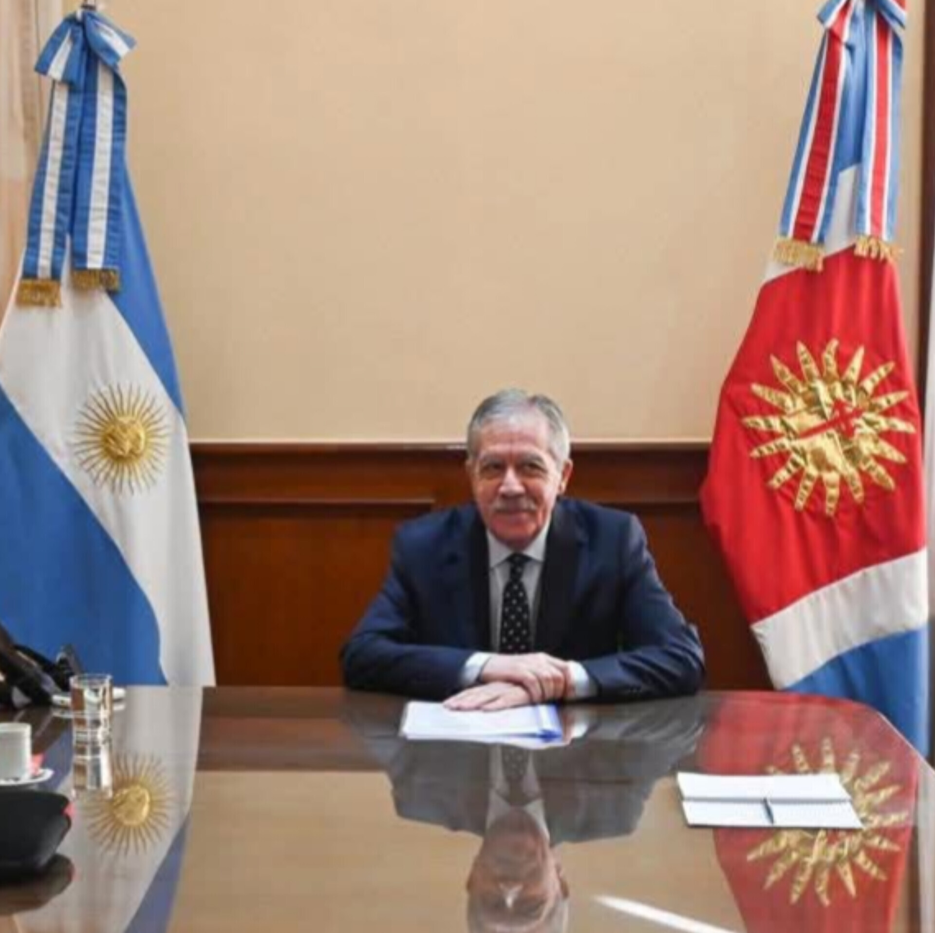 El gobernador Elías Suárez anunció aumentos salariales y beneficios para trabajadores de la administración pública provincial El gobernador Elías Suárez anunció aumentos salariales y beneficios para trabajadores de la administración pública provincial