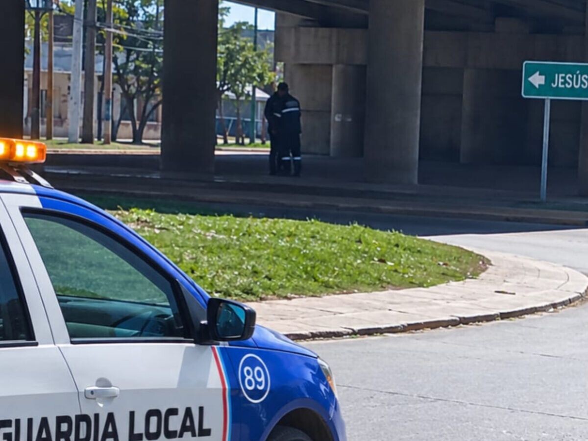Contuvieron a una persona en situación de crisis en el viaducto de Colonia Caroya