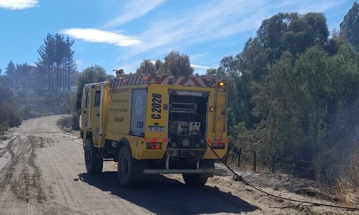 Provincia refuerza el operativo para combatir el incendio forestal en la zona de Trevelin