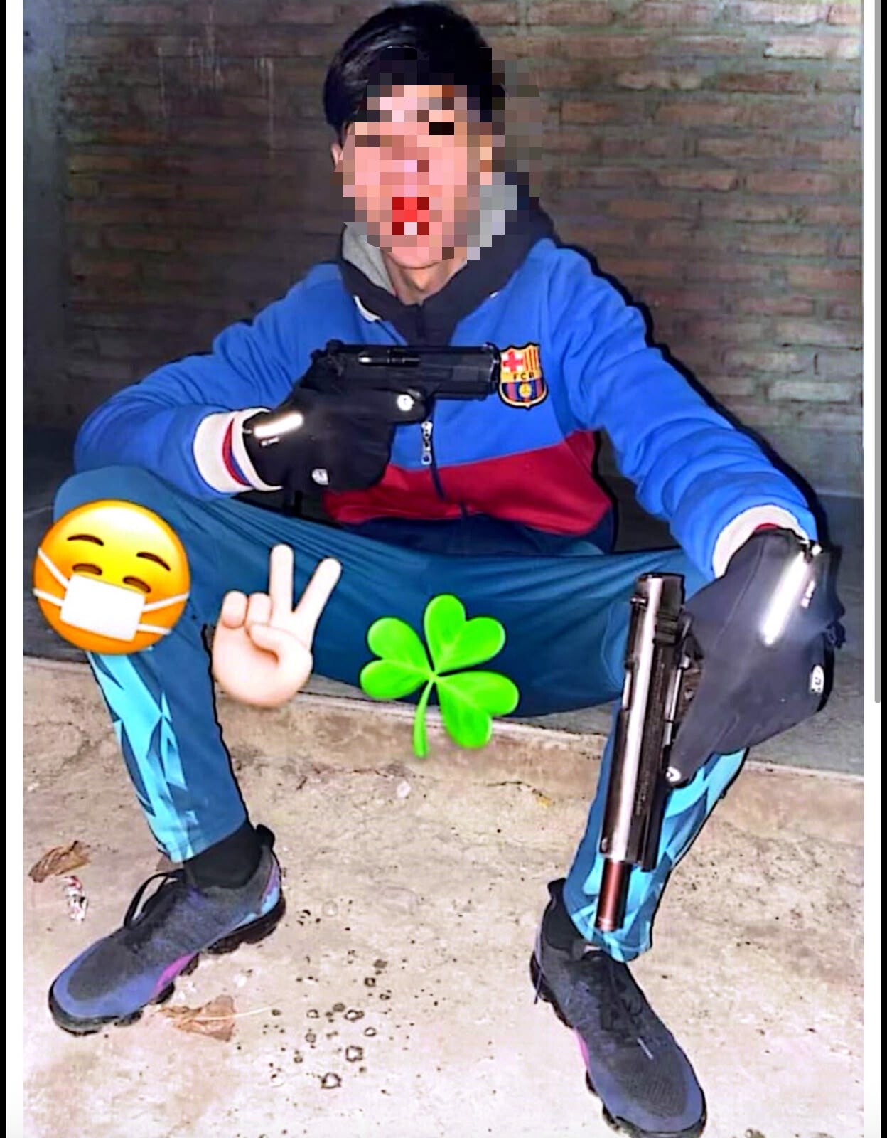 JOVEN-ARMAS-1.jpeg Se exhibía armado en redes, lo allanaron y le encontraron dos pistolas