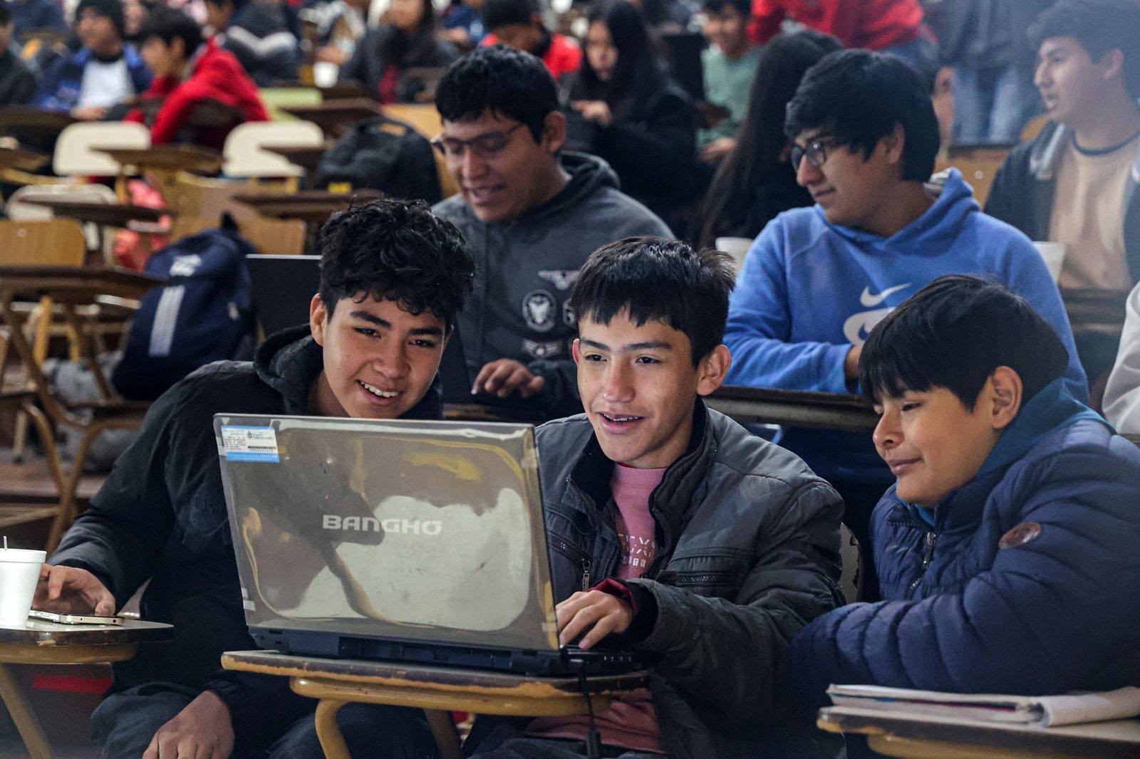 JOVENES Y LA ECONOMIA DEL CONOCIMIENTO.jpg JOVENES Y LA ECONOMIA DEL CONOCIMIENTO.jpg