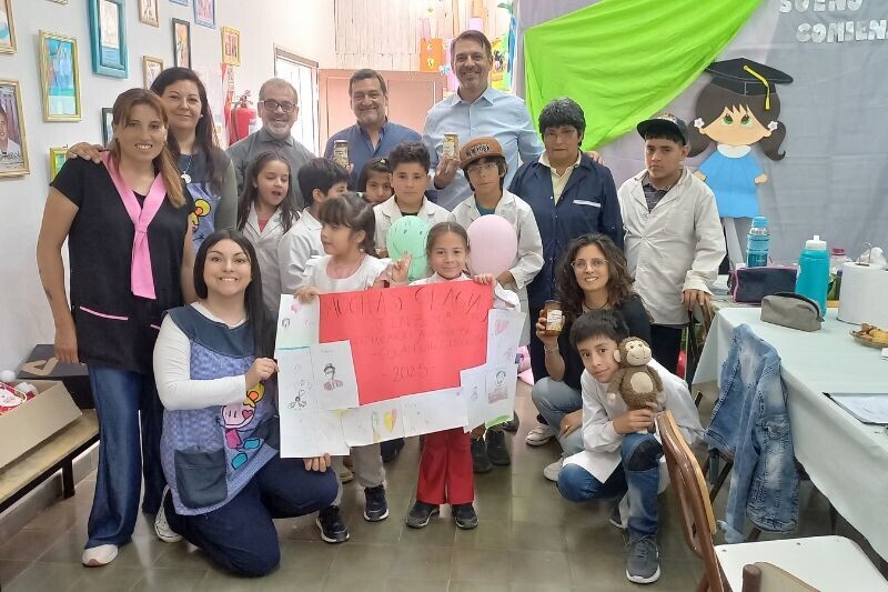La Caja de Acción Social presente el Iglesia con premios de Cruzadas Solidarias en escuelas alejadas del departamento