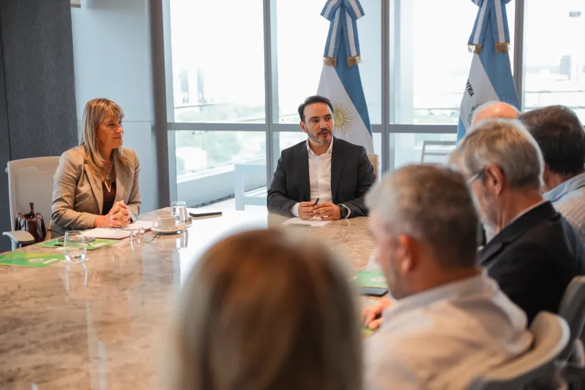 JUAN PABLO.webp El Gobierno y el sector foresto-industrial acuerdan agenda para impulsar la competitividad