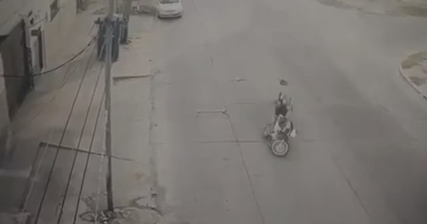 J.jpg Motociclista murió degollado por una soga que cruzaba la calle: el impactante video