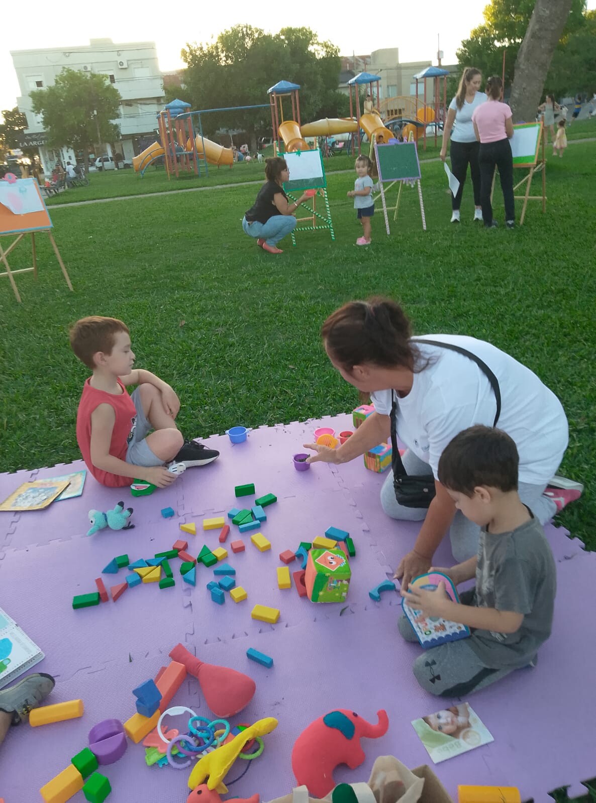 Realizaron la segunda jornada de juegos y aprendizaje en la Plaza del Skate
