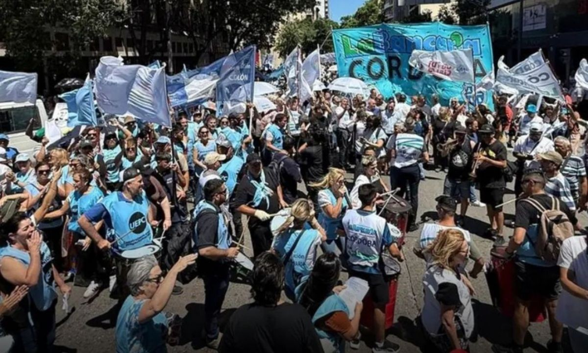 Masiva movilización en Córdoba contra la reforma laboral