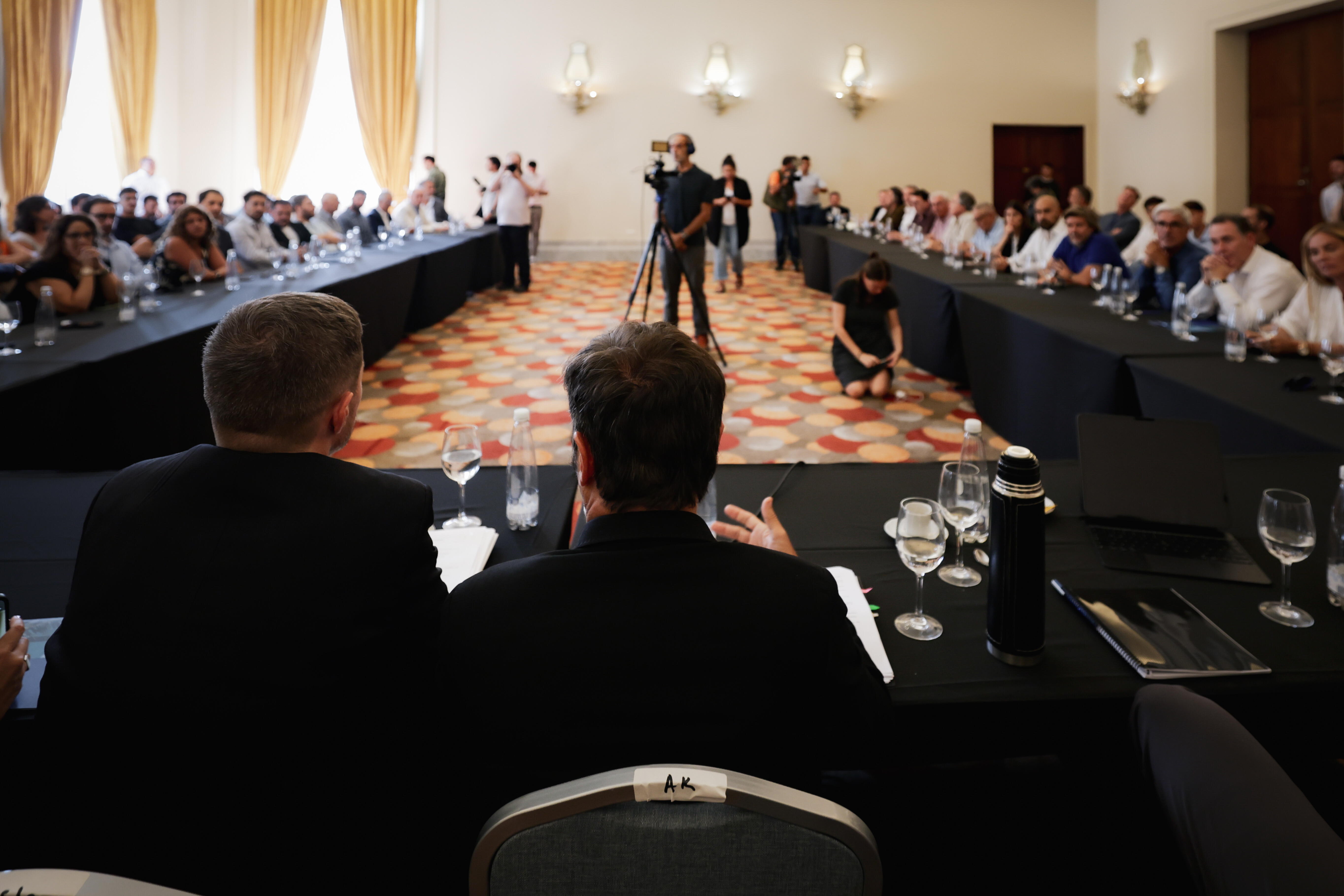 Kicillof con hoteleros Mar del Plata.jpg