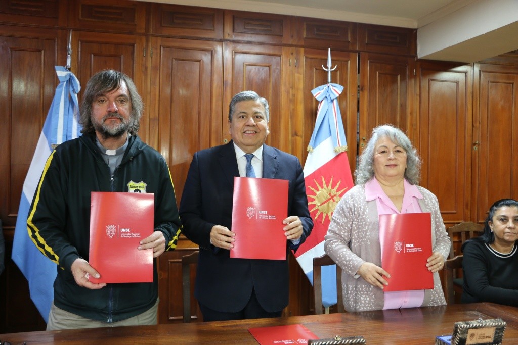 LA UNSE Y LA ESCUELA DE ARTES Y OFICIOS SE SUMAN A LA OBRA DEL PADRE «PEPE»