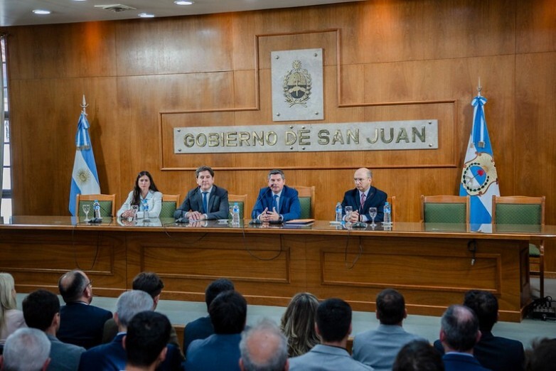 El gobernador Marcelo Orrego junto al ministro de Producción, Trabajo e Innovación, Gustavo Fernández presentaron  el Programa Aprender, Trabajar y Producir.