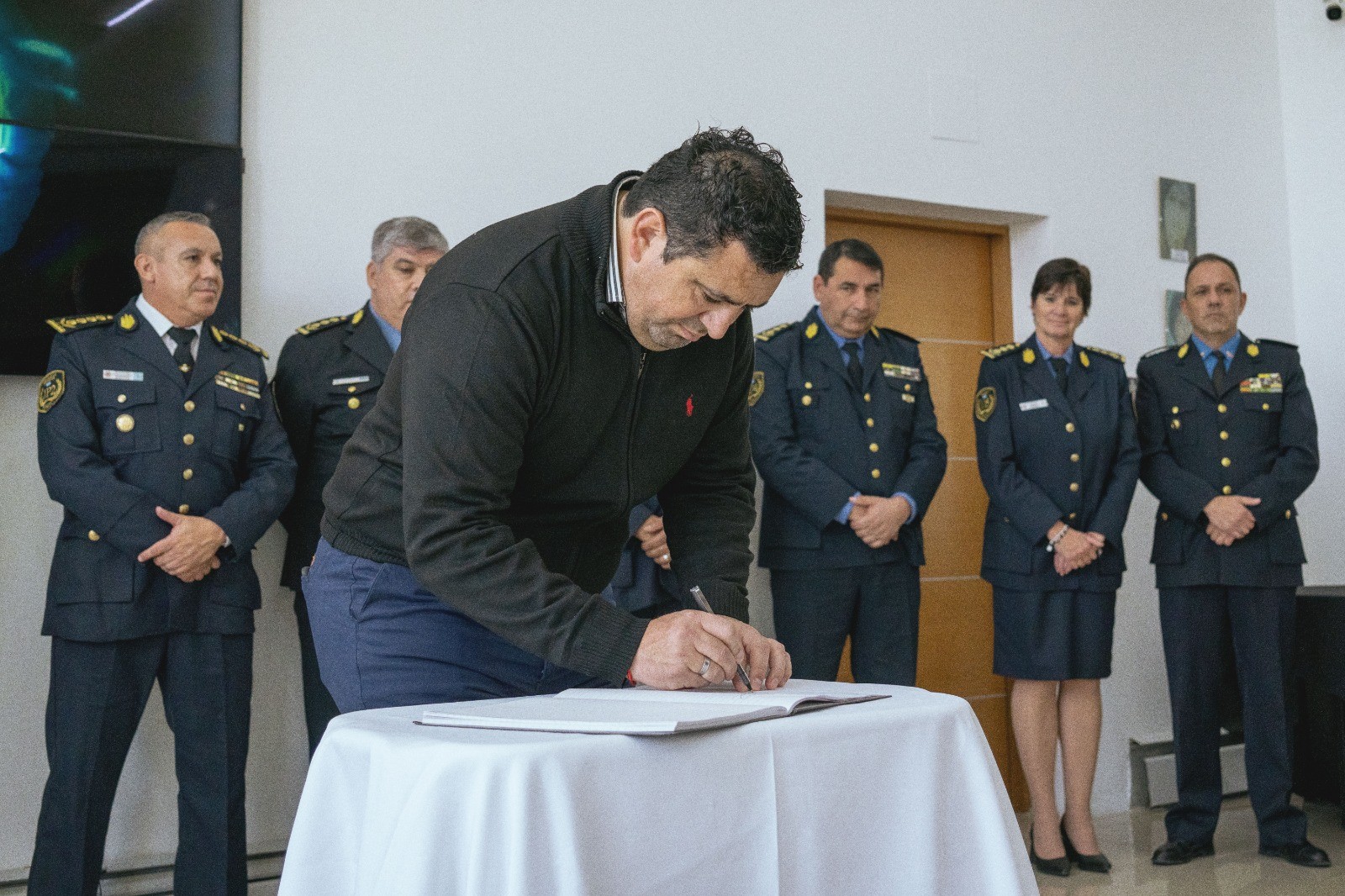 LARRAURI POLICIA.jpg LARRAURI POLICIA.jpg