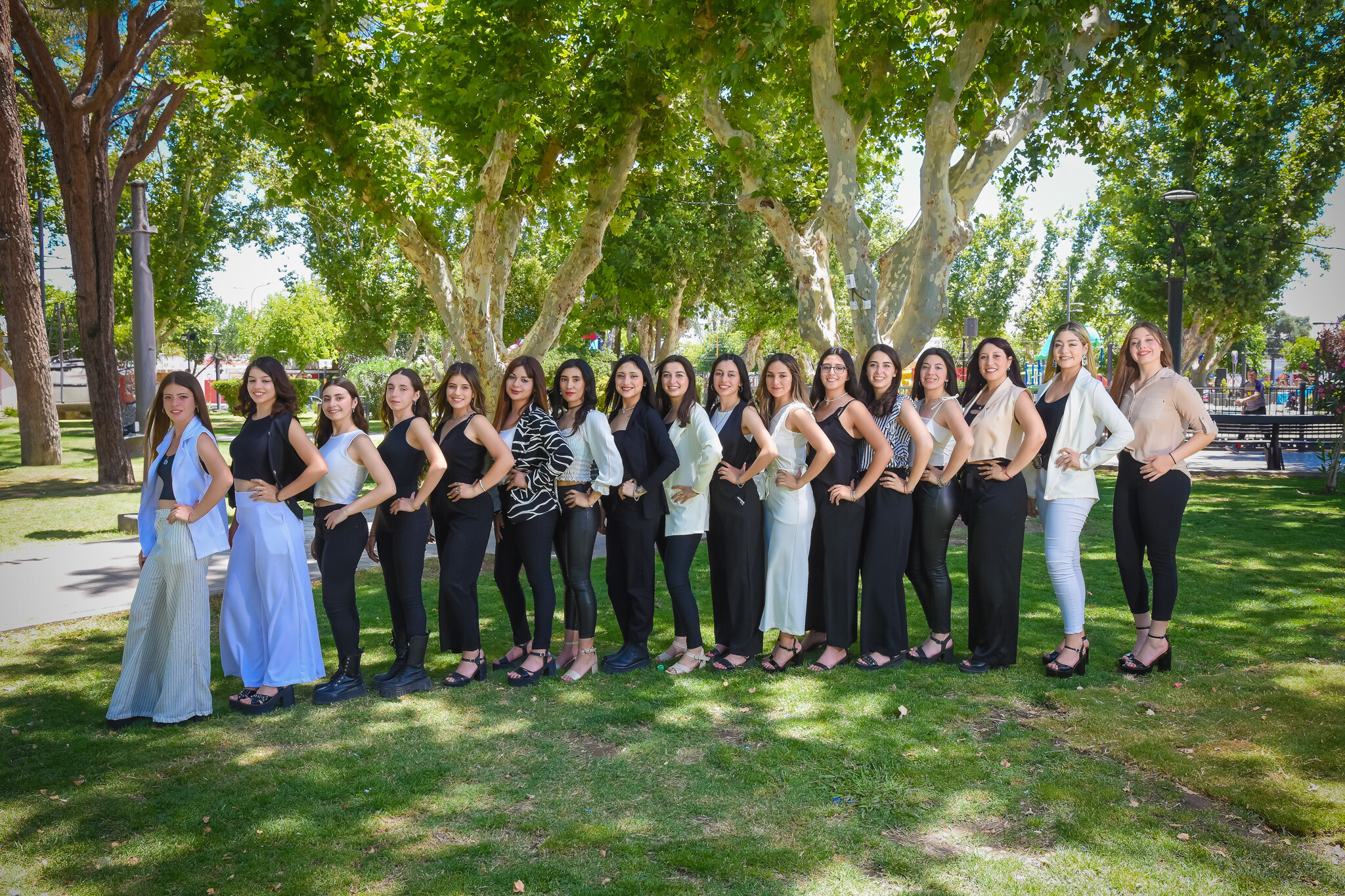 El intendente de Santa Lucia presento a las representantes que van a participar en la elección de la nueva representante de Santa Lucía