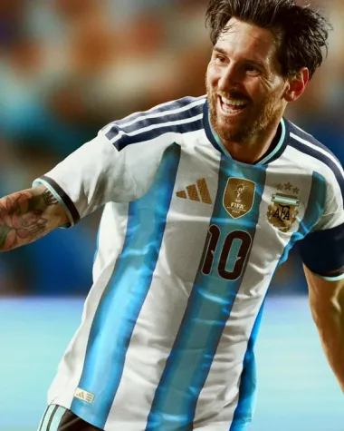 LEONEL MESSI.webp LA MEJOR DE TODAS : Presentaron la camiseta oficial que usará la Selección argentina en el Mundial 2026: cuánto sale
