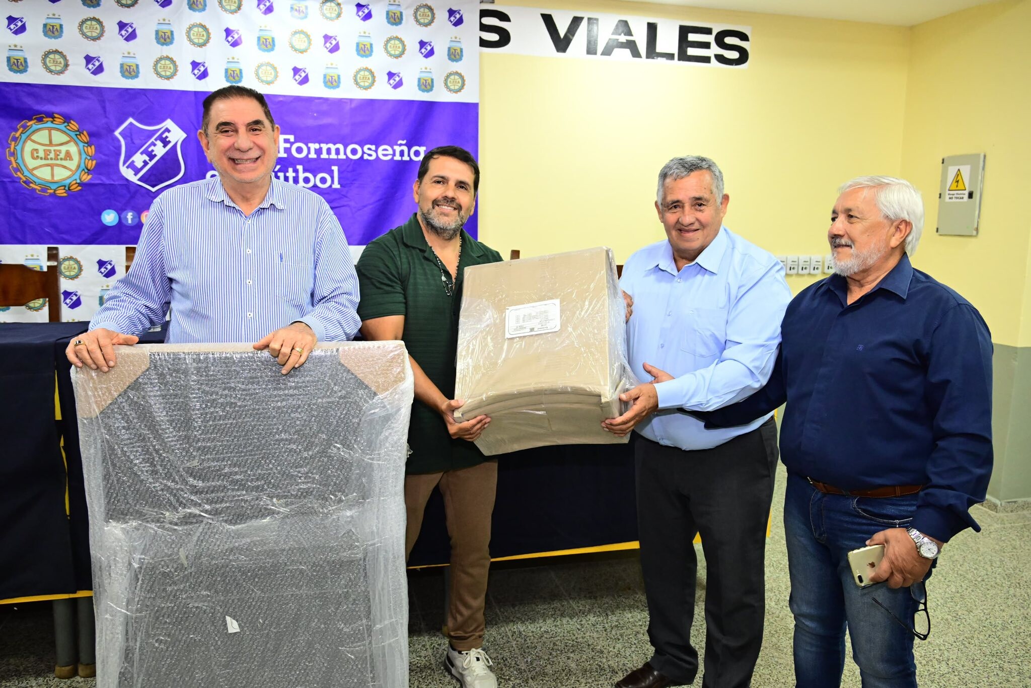 LFF1.JPG Jofré recibió al Consejo Federal de AFA, que hizo entrega de mobiliario para la LFF