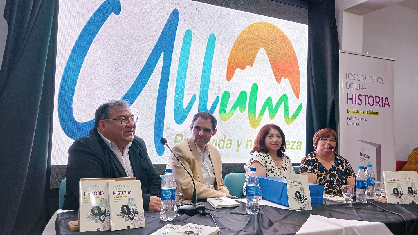 Ante instituciones educativas y culturales de Ullum el intendente David Dominguez presento  el libro que recopila el acervo histórico, energético y cultural del departamento “Cimientos de una historia”