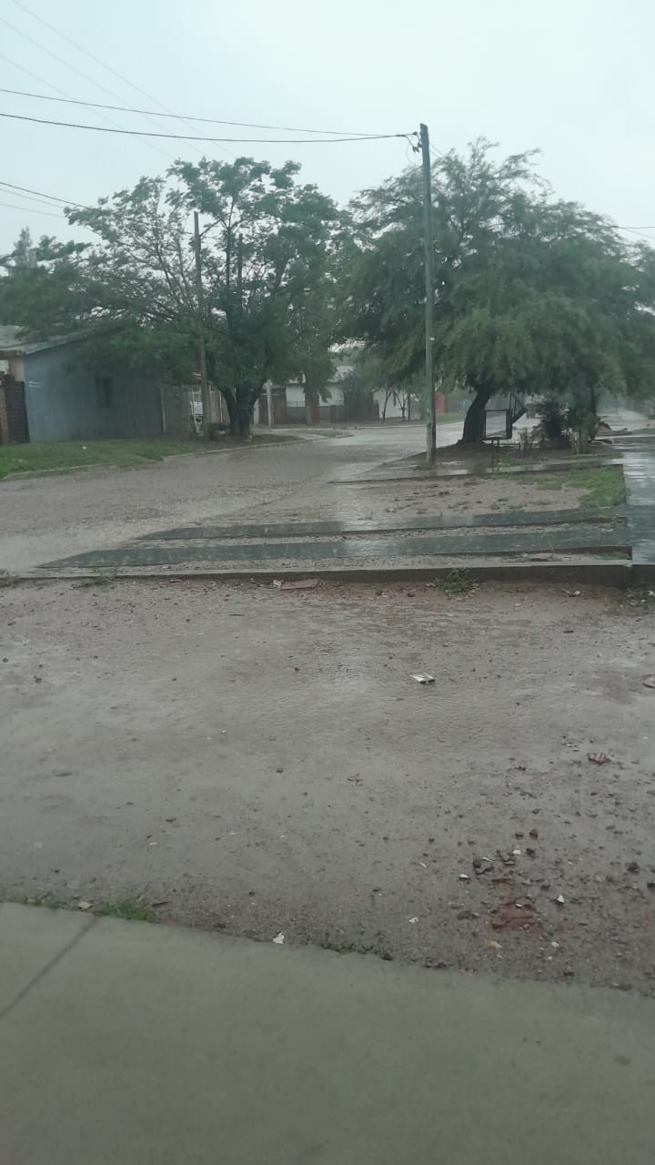 El SMS alerta por tormentas fuertes con posible caída de granizo y ráfagas:10 provincias afectadas