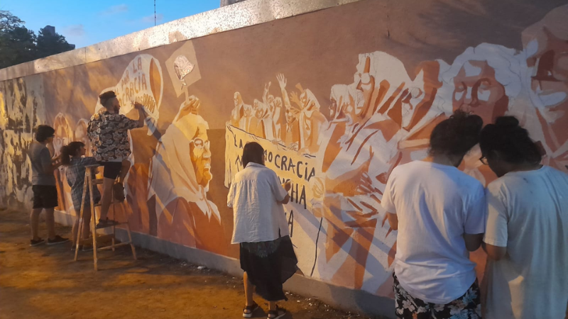 Reparación de murales vandalizados en Ciudad Universitaria