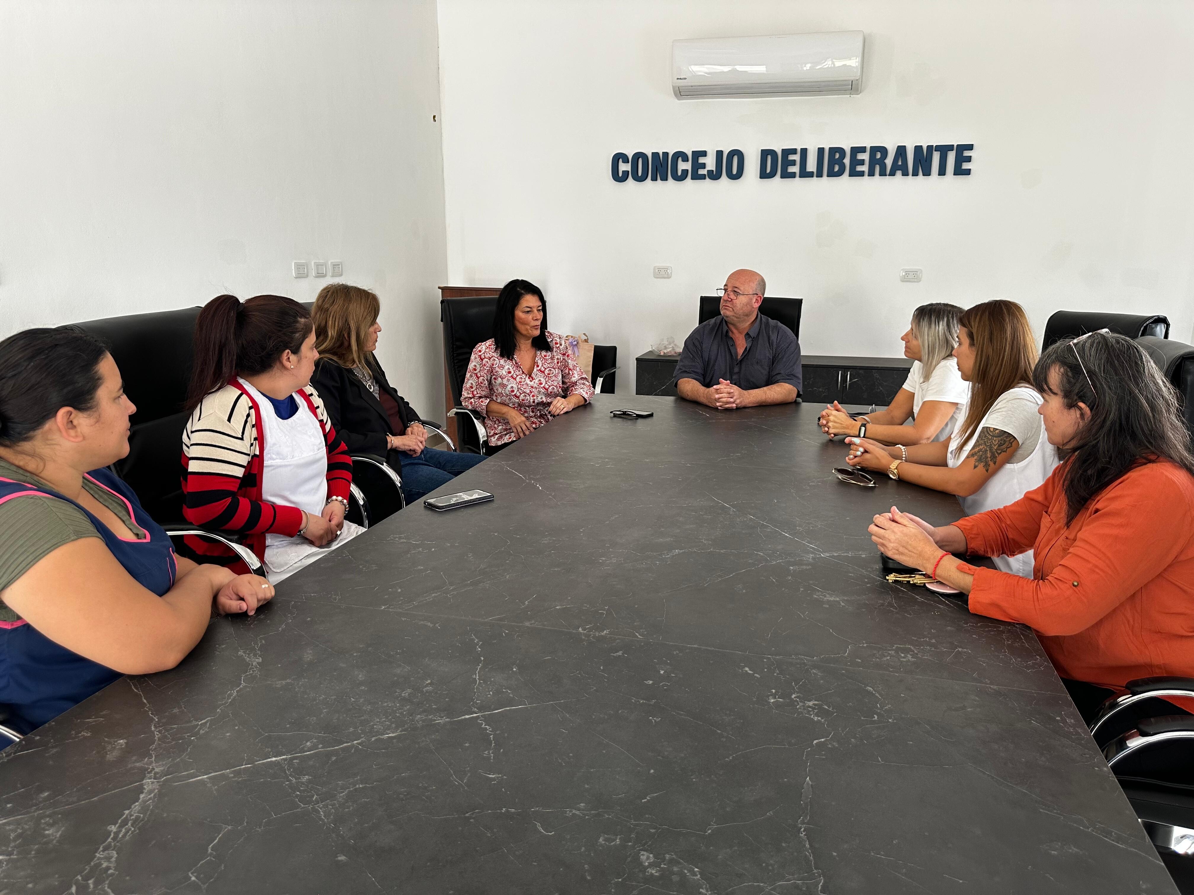 Visita de Elisa Carrizo a la localidad