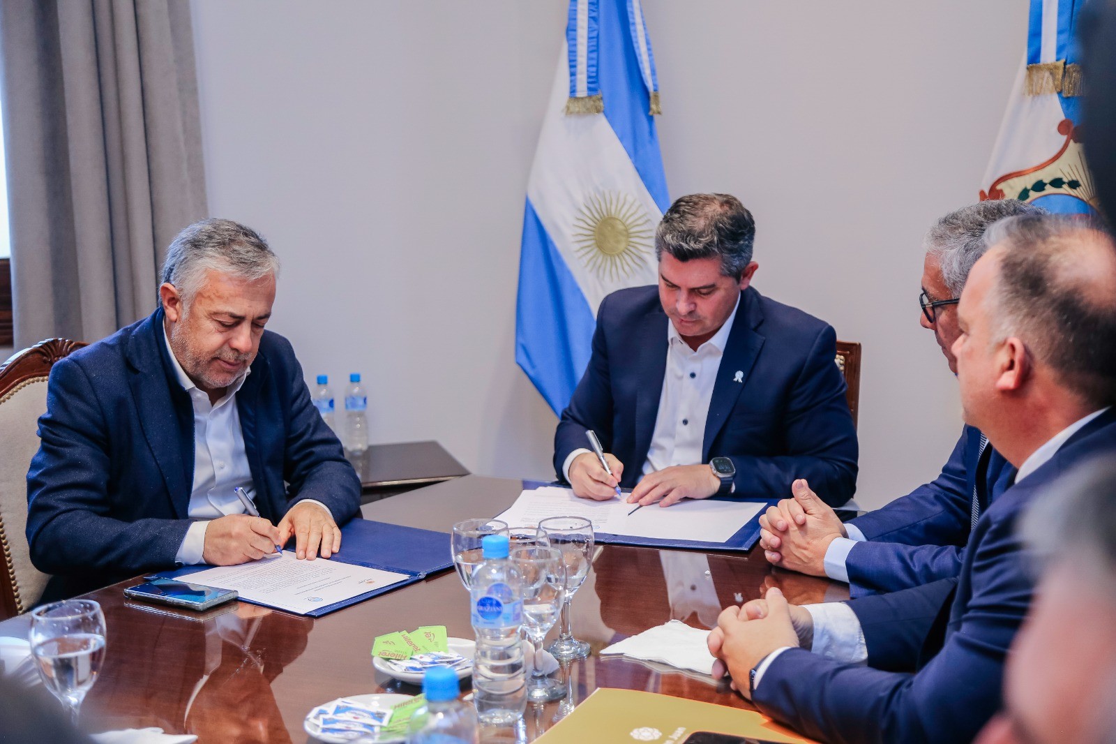 SEGURIDAD: los gobernadores de San Juan, Marcelo Orrego y de Mendoza, Alfredo Cornejo, acordaron crear una zona de control unificado