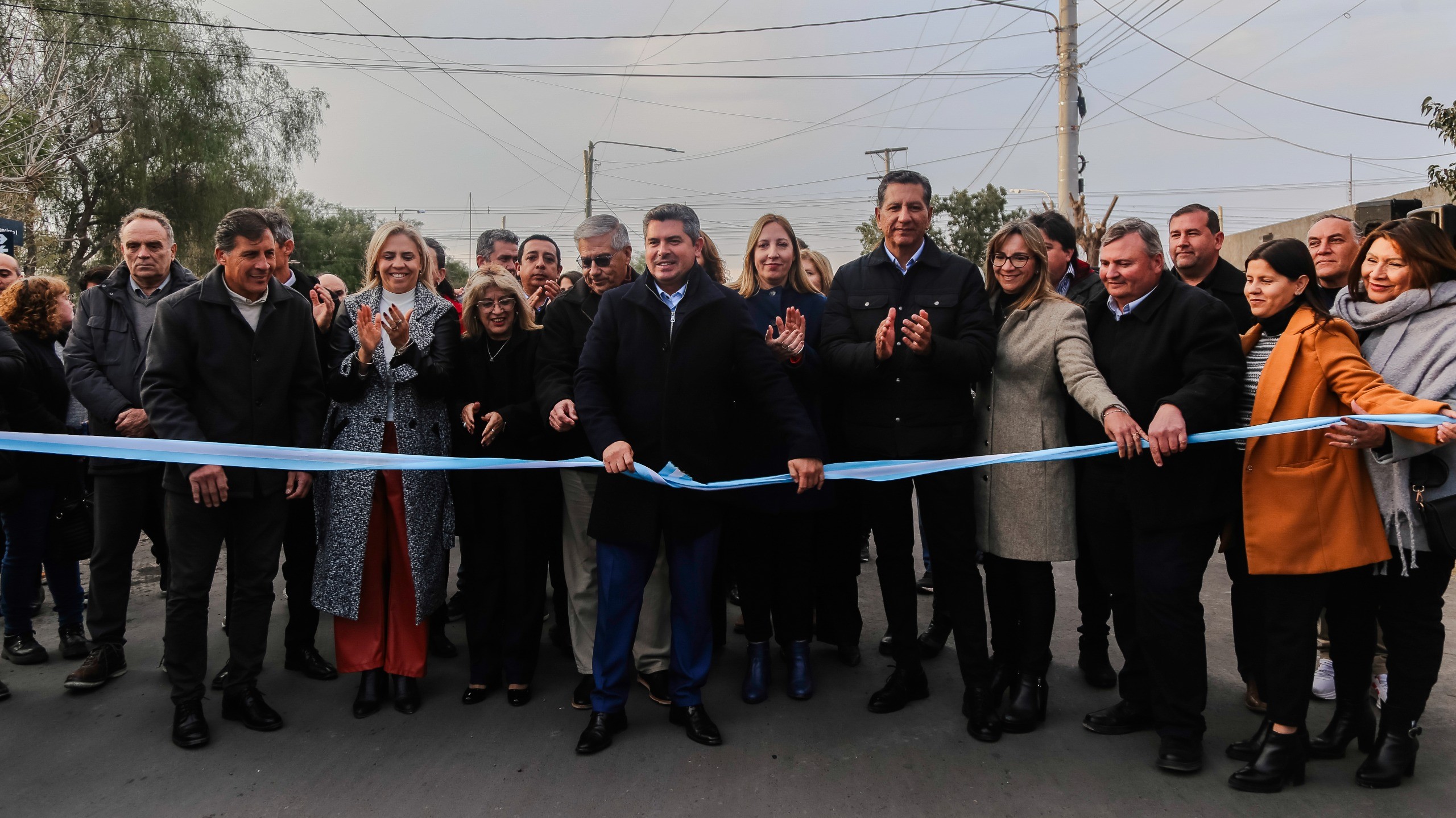 Inauguración de pavimentación del gobernador Orrego en Barrio Luz y Fuerza de Pocito
