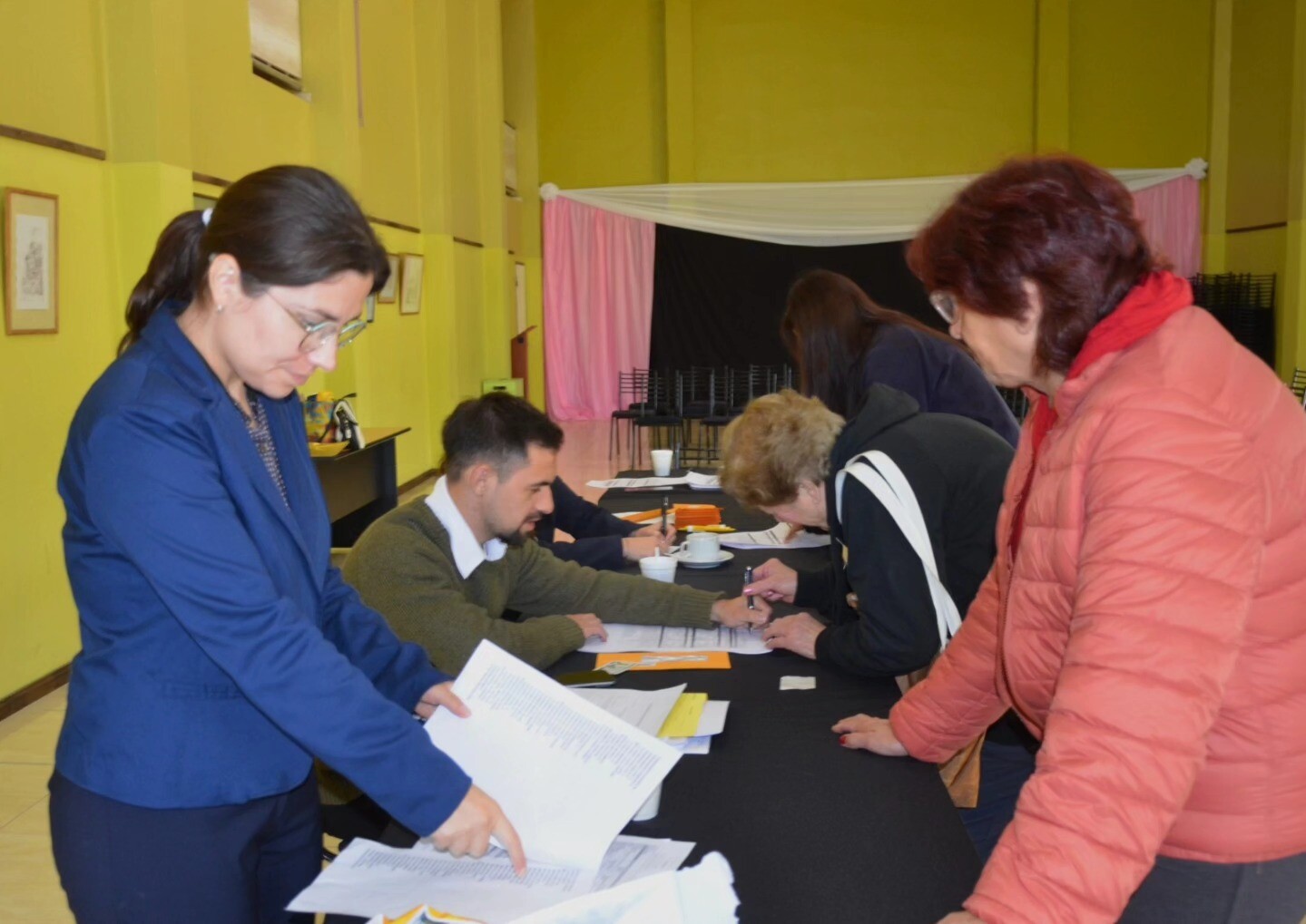 Se llevó a cabo una nueva exitosa jornada de entrega de tarjetas de débito en la Casa de la Historia y la Cultura de San Martín.