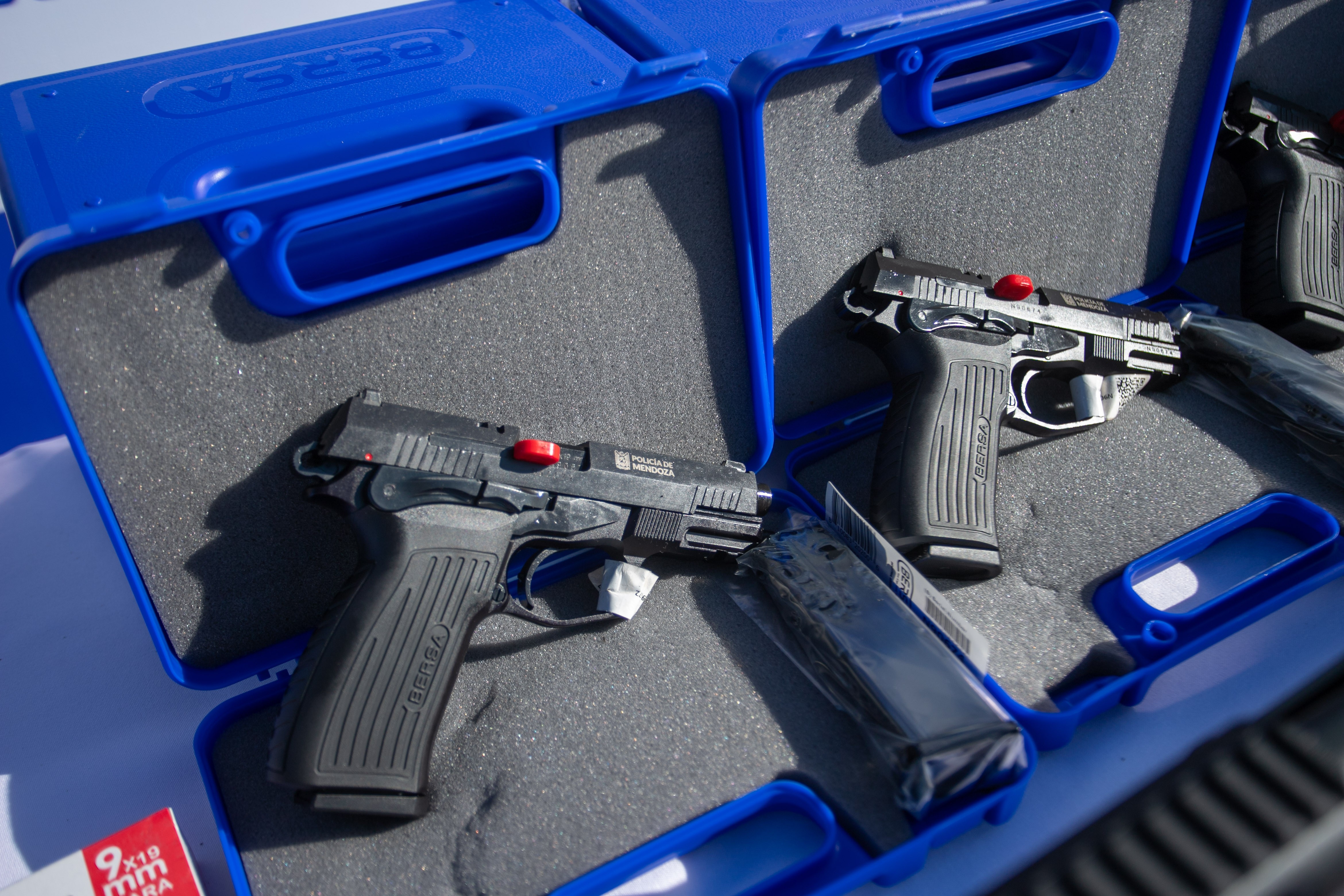 Nuevos chalecos, armas y pistolas Taser para la Policía de Mendoza