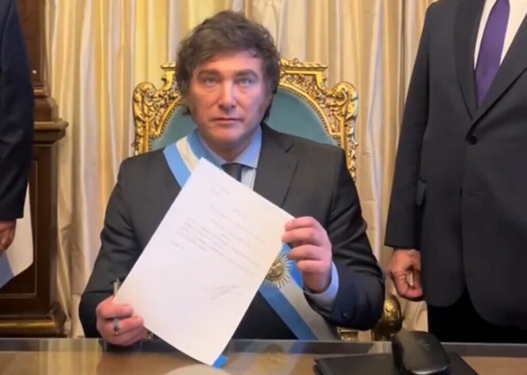 MILEI DNU CONTRA LA MIGRACION.jpg MILEI DNU CONTRA LA MIGRACION.jpg