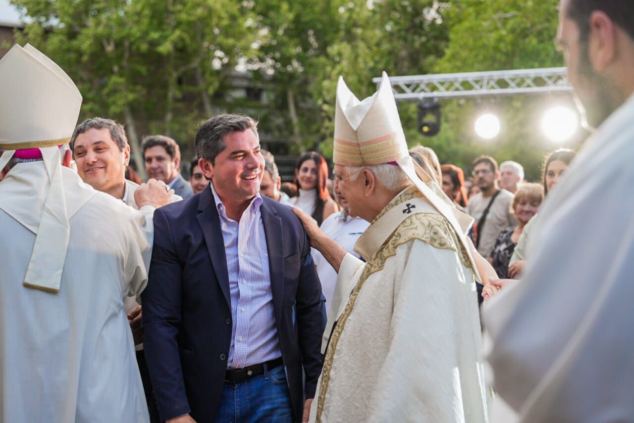 Misa de Acción de Gracias por la Navidad y Belén viviente con la presencia del Gobernador Orrego