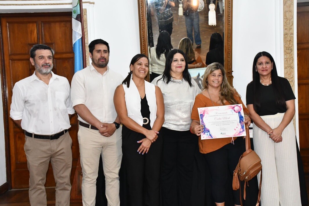 MUJER 2.jpg MUJER 2.jpg