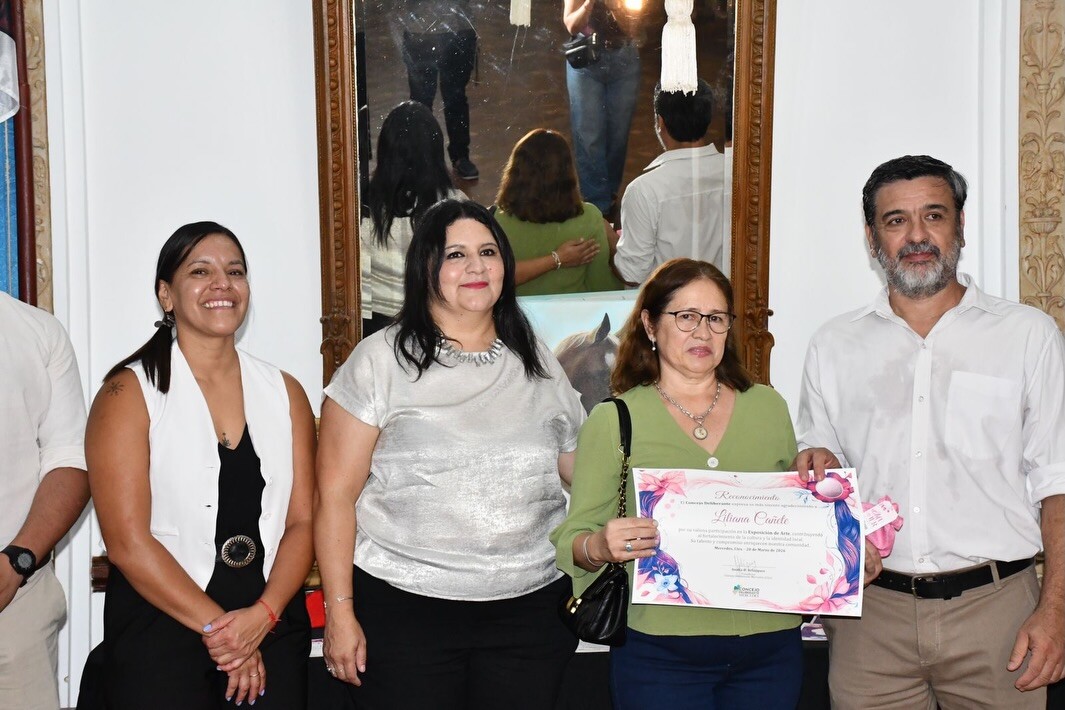 MUJER 3.jpg MUJER 3.jpg