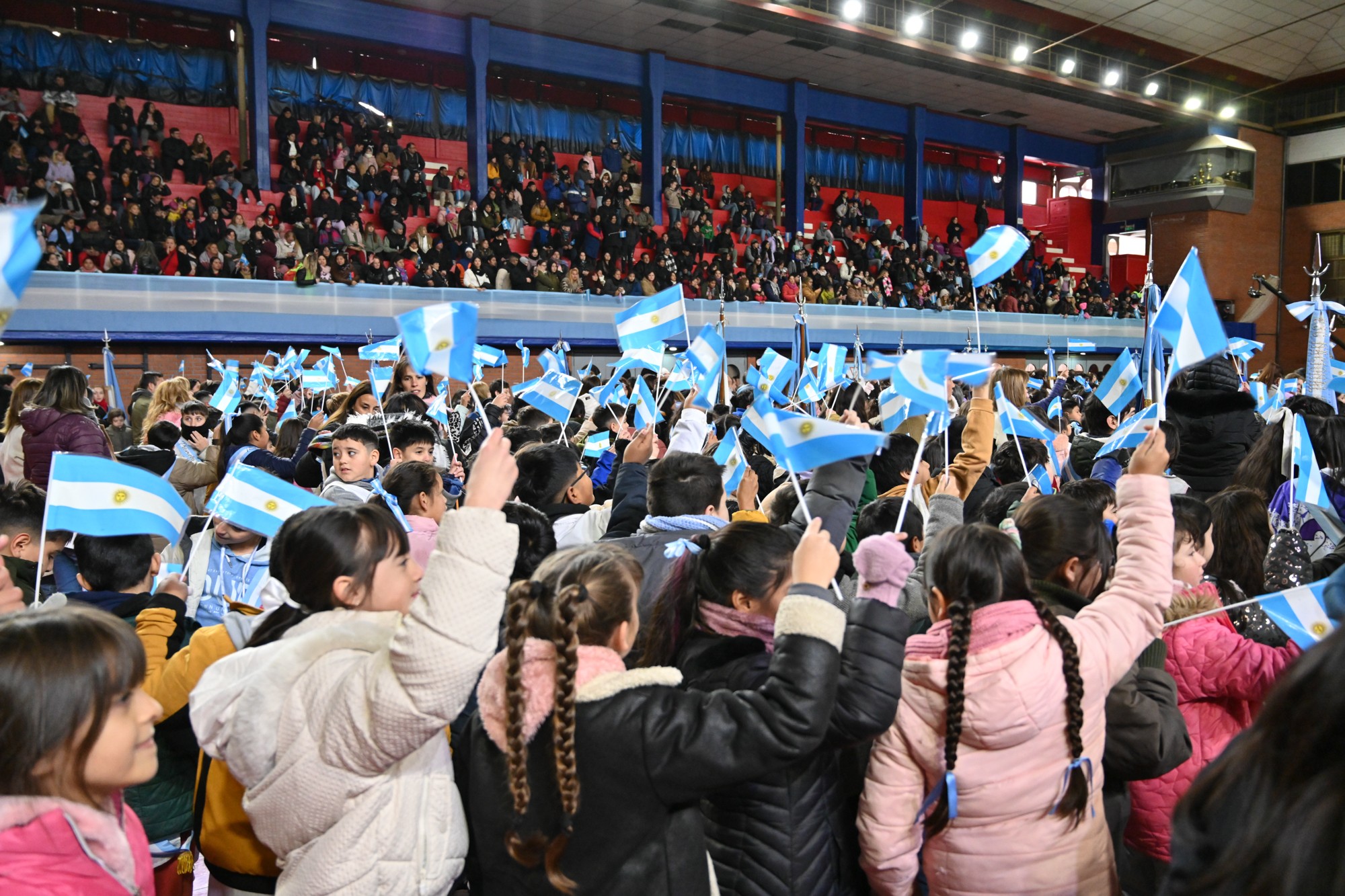 Más de 4.800 alumnas y alumnos de San Martín prometieron lealtad a la bandera.jpg Más de 4.800 alumnas y alumnos de San Martín prometieron lealtad a la bandera.jpg