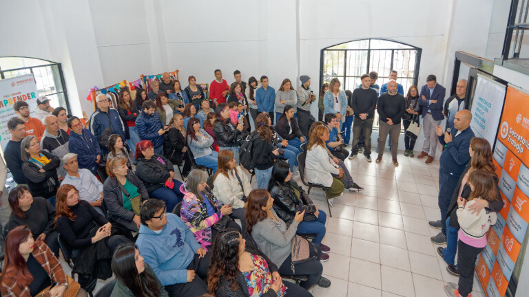 Más de 50 emprendedores de Berazategui recibieron certificados de capacitación