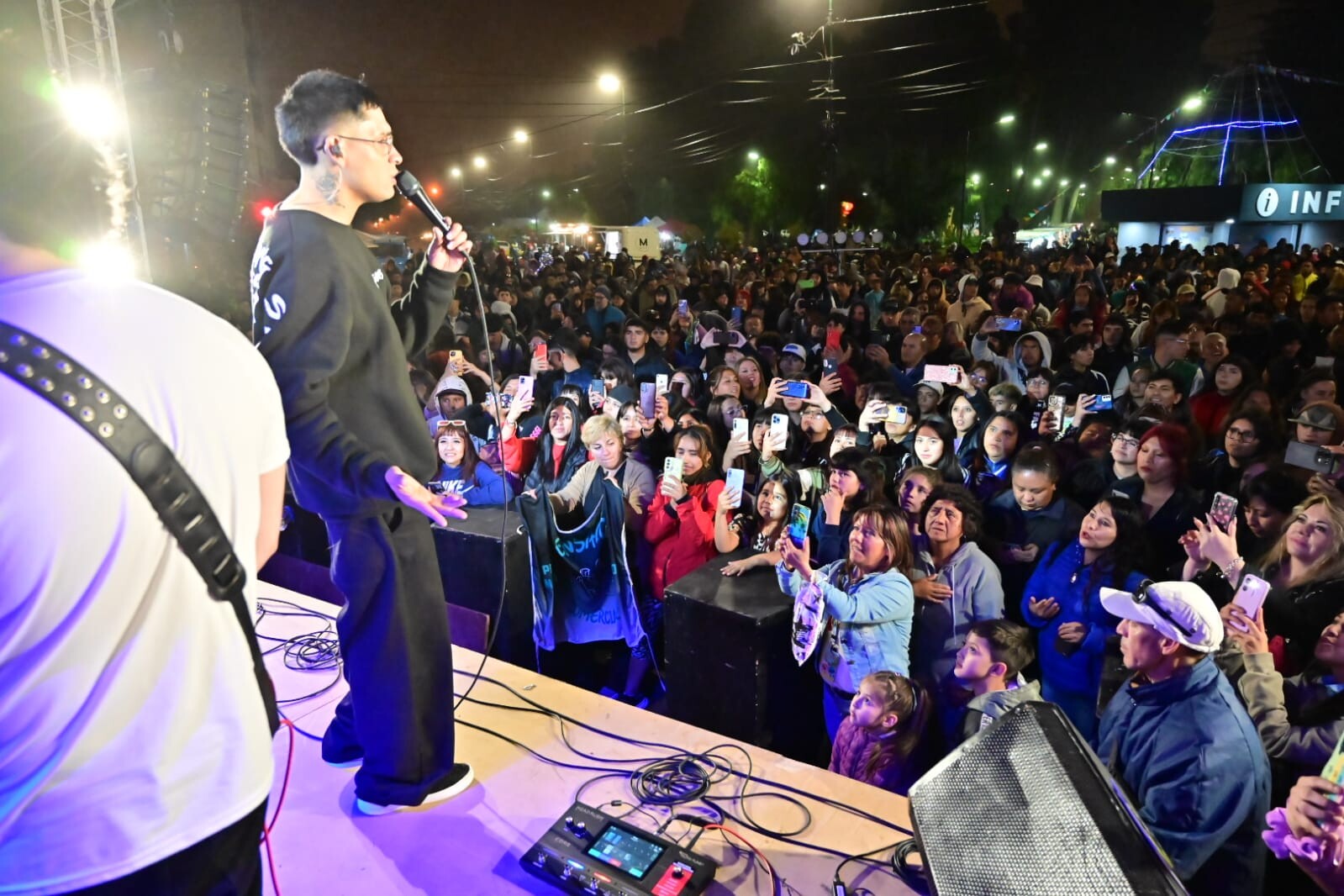 Más de 6.000 personas disfrutaron de la segunda edición de la Fiesta de la Hamburguesa en Rawson (14).jpeg